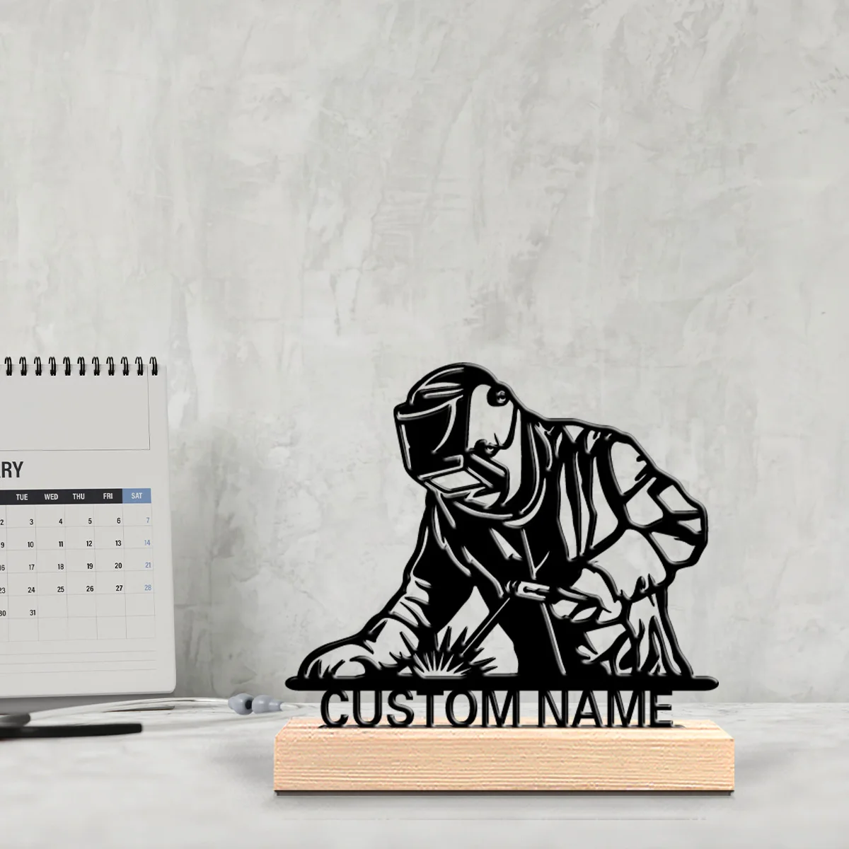 Statues métalliques de soudeur électrique personnalisées, nouveau Design, Art métallique avec Base en bois, adapté comme cadeau pour les professionnels, 1 pièce