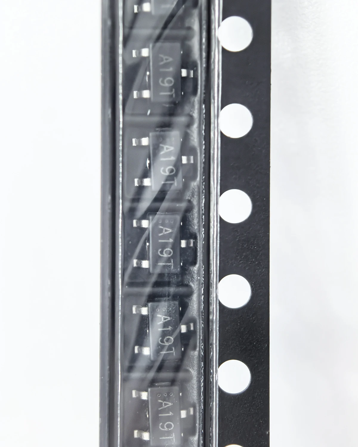 

AO3401 AO3401A A19T SOT-23 X1 SOT-523 5.6A 30V МОП-транзистор для переключателя нагрузки