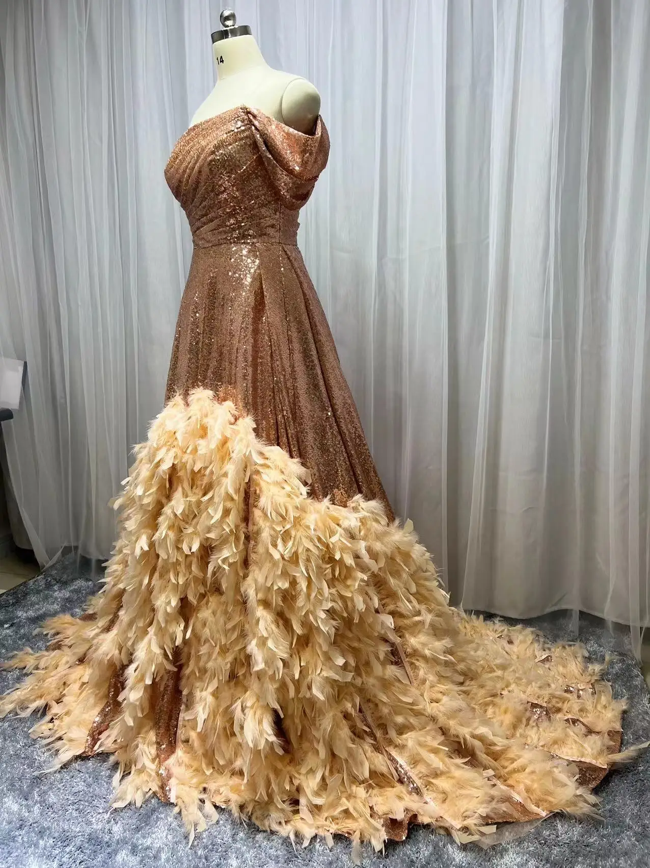 Customized Glitter Gold Sequin Feather African Prom Dresse One Shoulder Evening Gown Plus Size Graduation 2022 Formal Dress