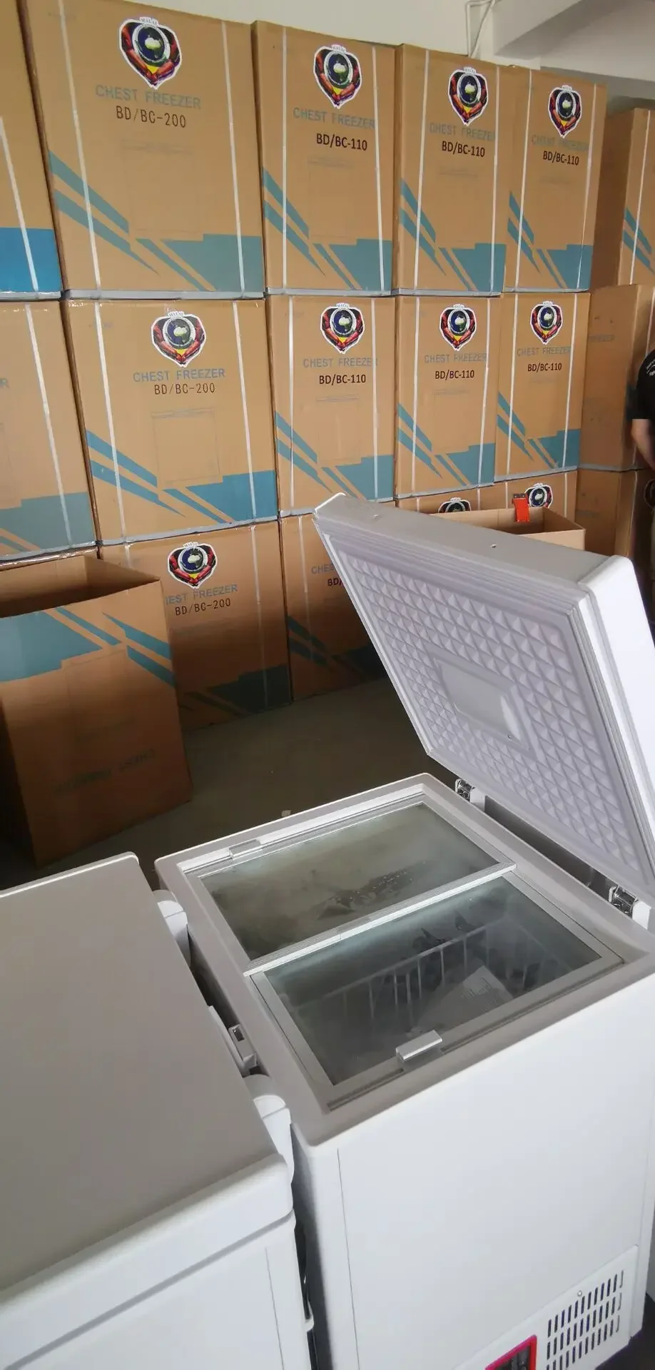 Refrigerador portátil con energía solar de 268L, congelador profundo, compresor de CC, congelador con pantalla de energía de alta calidad