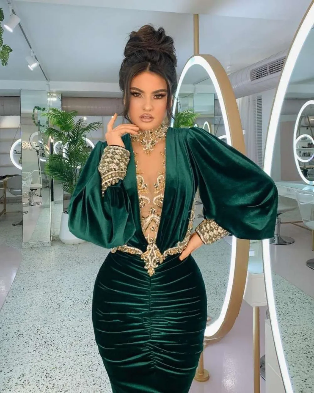 Robe de soirée en velours vert émeraude, manches longues bouffantes, robe de Rharabe sirène, perles dorées, robe de soirée sur mesure