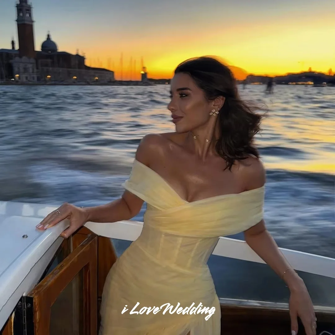 Amarelo fora do ombro a linha com decote em v em camadas vestidos de baile vestidos de festa lado split varredura trem até o chão plissado personalizado