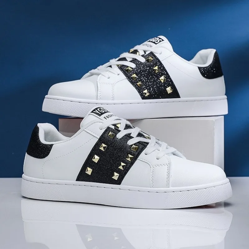 

Fashion Trend Couples Casual Sneakers Red Sole Rivet Board Shoes for Men High Quality Man's Leather Sneakers for Men Women Shoes