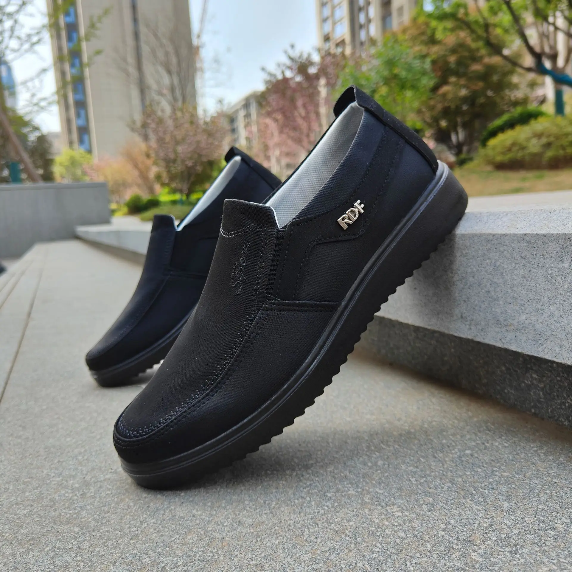 Herren-Slipper aus Canvas, leichte, rutschfeste Loafer, atmungsaktive Freizeitschuhe zum Spazierengehen für ältere Männer. – Detail 2