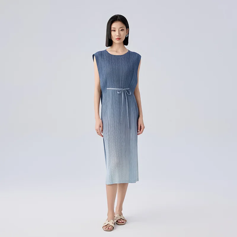 

Miyake Pleated Solid Color Dress 2025 Summer New Gradient Color Simple Wind Slim and Thin Lace-up Medium-length Dress Female
