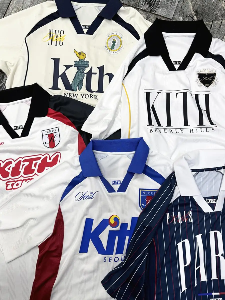 

Retro Streetwear ex Loose Fit irt ort Sve Fooall Jersey T-irt Color Blo Design Youthful Energy Sle