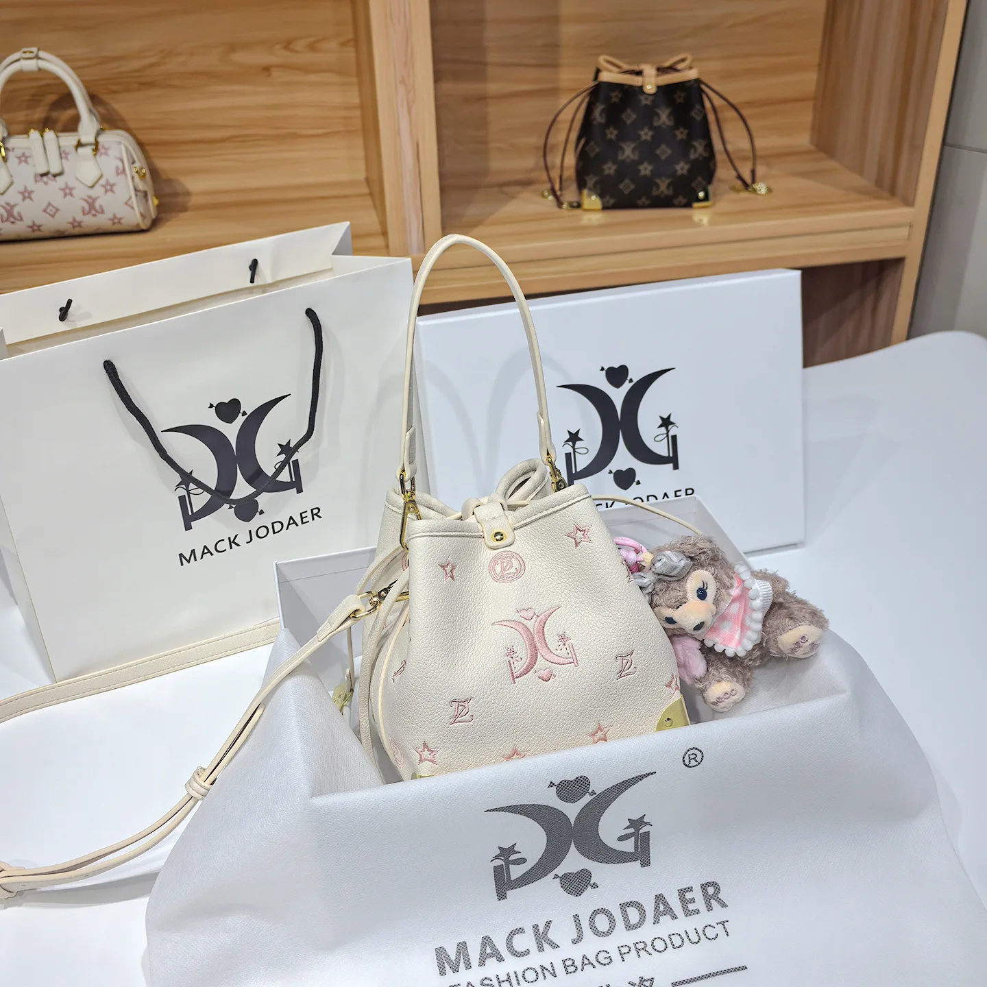 

Unique Designer Vintage Diaper Bag For Women Elegant Minimalist Leather Large Capacity Luxury Fashion Shoulder Bag