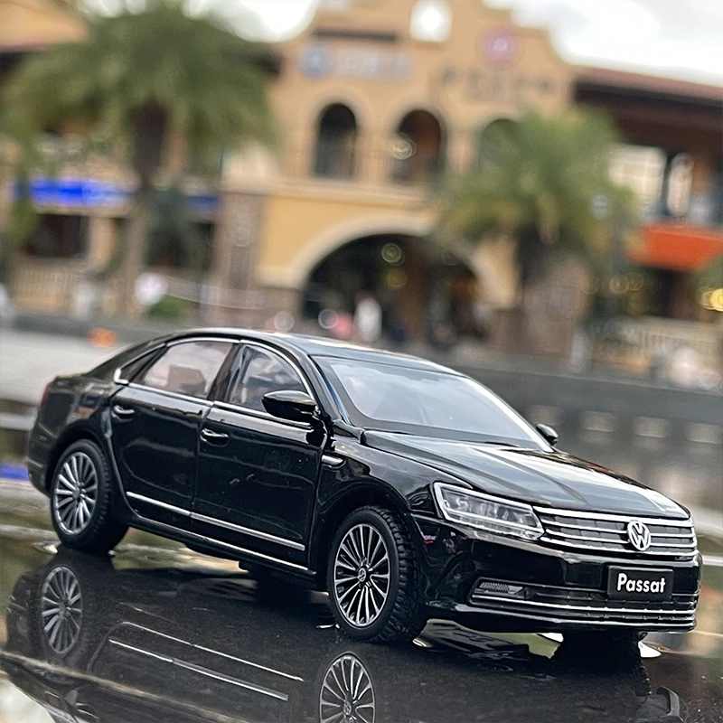 1:32 Volkswagens PASSAT Magotan Alloy Car Model Diecast Metal Toy Vehicles Car Model Sound Light Simulation Collection Gift