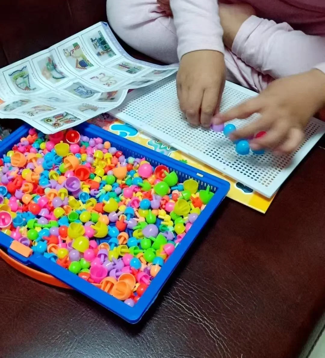 [Divertente] Fai da te Unghie a fungo Jigsaw Puzzle Gioco Creativo Mosaico Pannello forato Giocattoli educativi per bambini cestino + Pannello forato + 296 pezzi set di chiodi