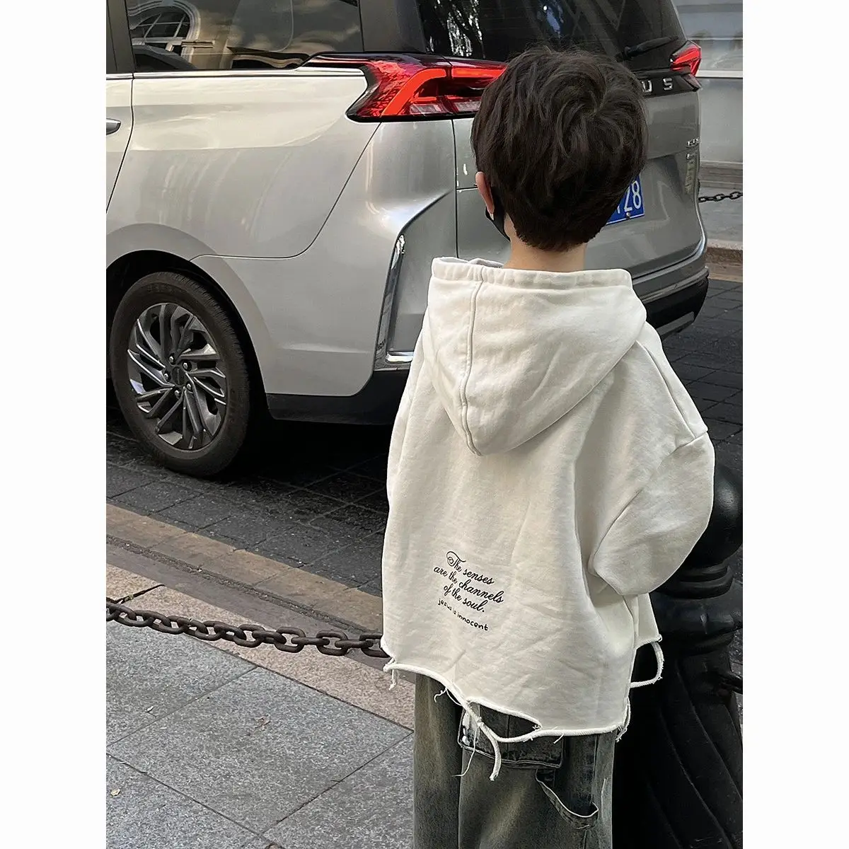 

Spring and Autumn Boys' Long Sleeve Perforated Hoodie Fashion New Children's Graffiti Casual Top