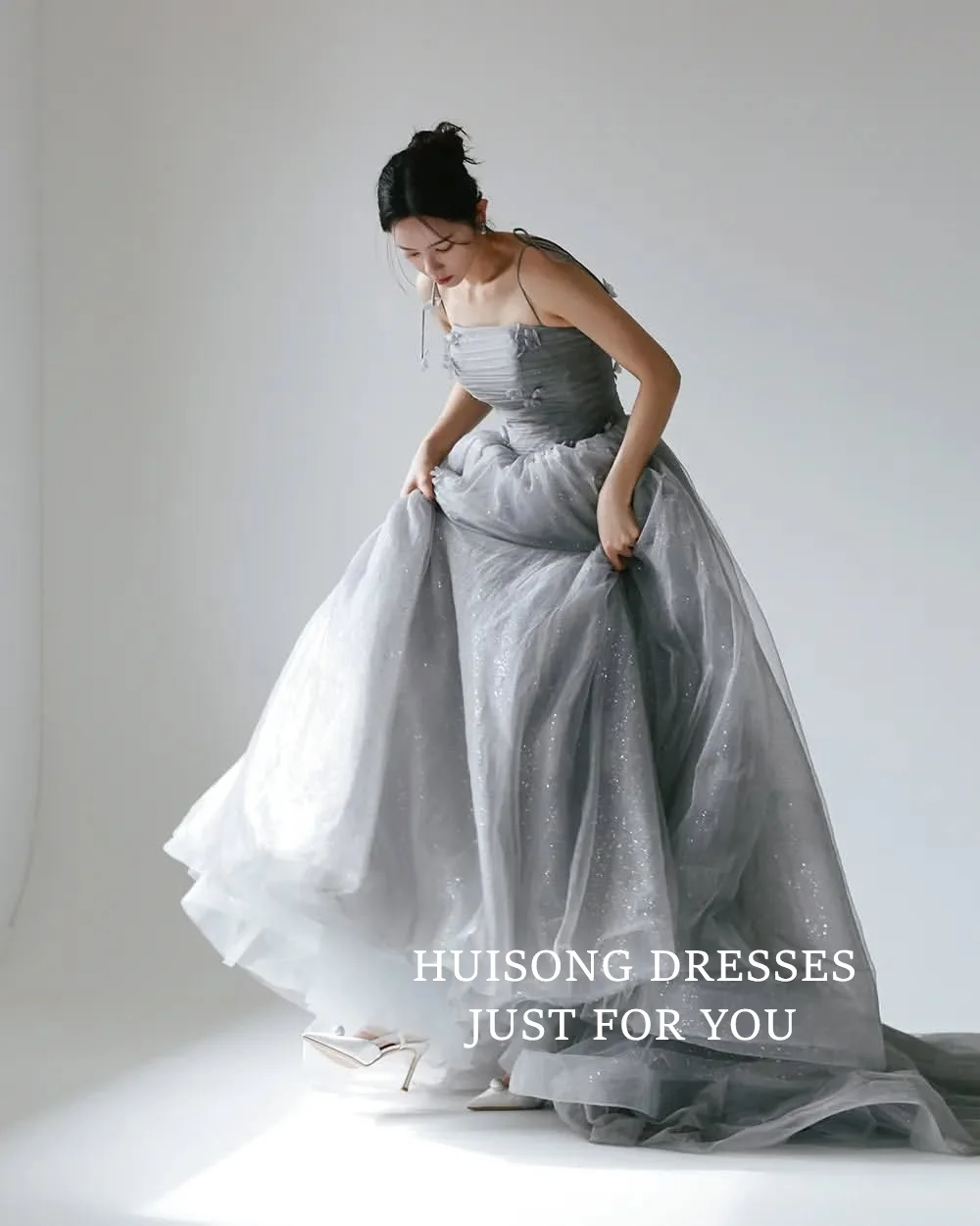 

HUISONG Customized Tulle Korean Wedding Dress with 3D Flowers Spaghetti Straps A-Line Bridal Gown Korea Wedding Photo Shoot Gown