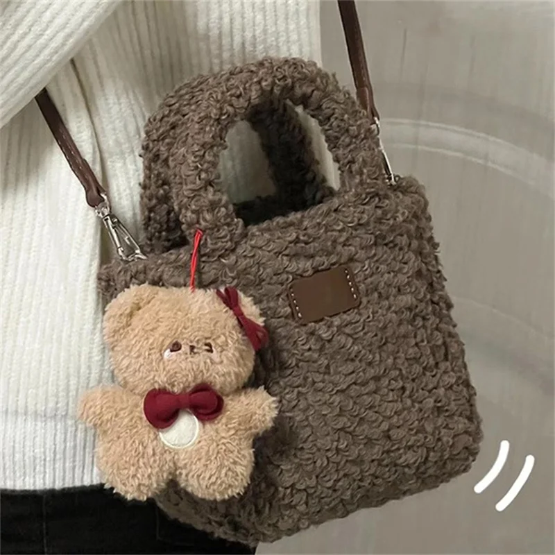 Korean Women\'s Luxury Plush Crossbody Bag High Quality Lamb Wool Material Bucket Bag Bear Decorative Plush Shoulder Bag