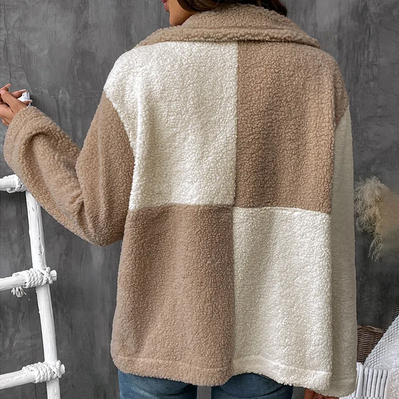 Fashion and Elegant Commuter Coat 2025 Autumn and Winter Color Matching Retro Plus Velvet Lapels Thickened Women's Coat