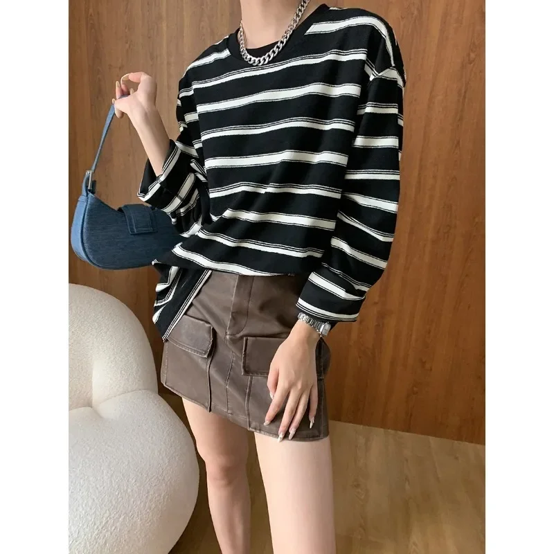 

Casual Relaxation Black and White Striped Brushed Round Neck Loose Hoodie T-shirt 2024 Early Autumn New Style