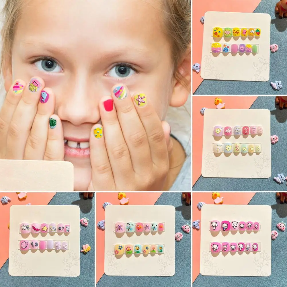 Children Nail Art 12pcs Kids Cartoon False Nails Set Christmas Themed Press-on Fake Nails Self-adhesive Embossed for Children