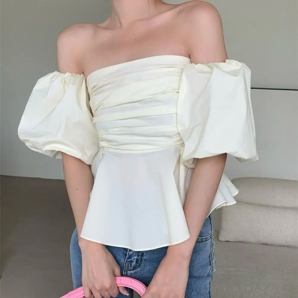 Modny plisowany crop top z odkrytymi ramionami, bluzka bazowa, koszulka z bufiastymi rękawami, słodka odzież damska, bufiaste topy tubowe, odzież damska.