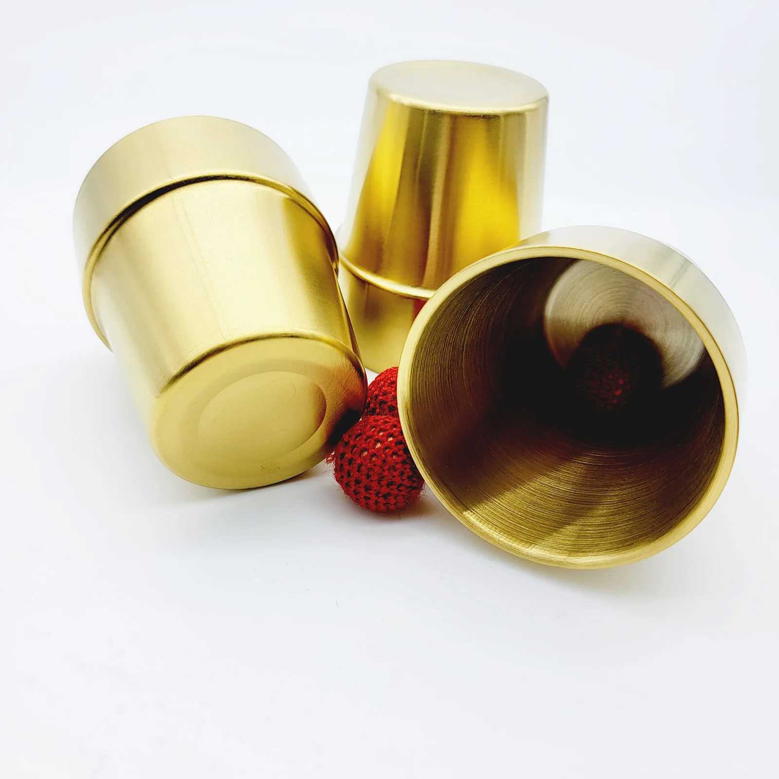 خدع سحرية أكواب وكرات من الفولاذ المقاوم للصدأ كلاسيكية 3 أكواب لعبة مونتي دعائم سحرية قريبة للأطفال المبتدئين عرض المواهب المدرسية