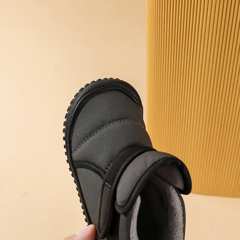Kurze Winterstiefel für Kinder, rutschfeste, wasserdichte, weiche Plüschschuhe für Mädchen und Jungen, warme, wasserdichte Kindersneaker – Detail 4