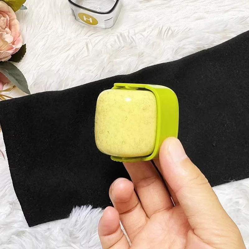 Portable Lint Remover Image 5