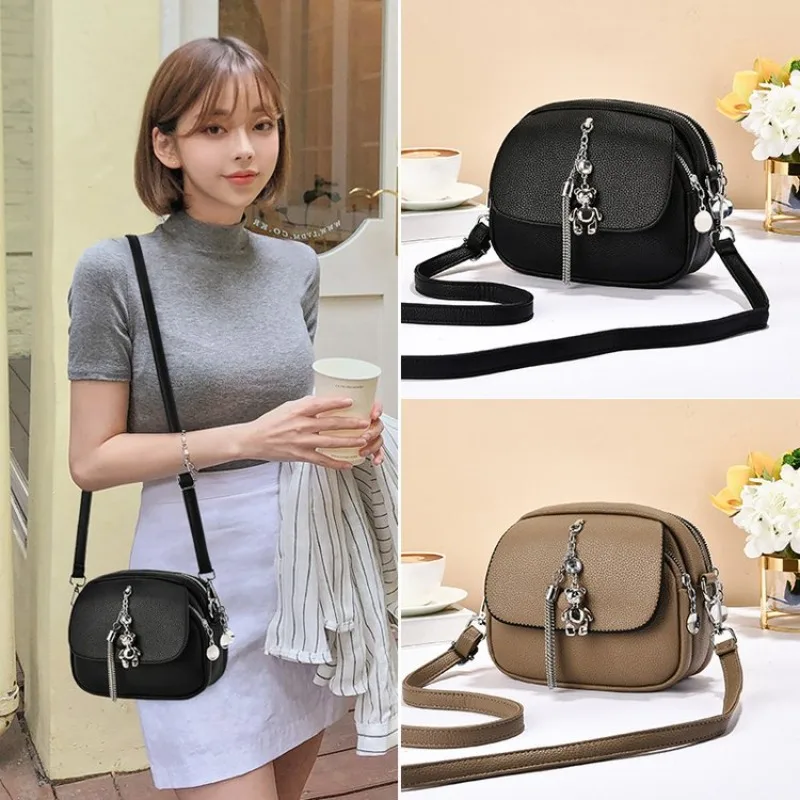 

High-End Messenger Bag For Women With Trendy Letter Logo And Leather Finish Perfect For Casual Outfits