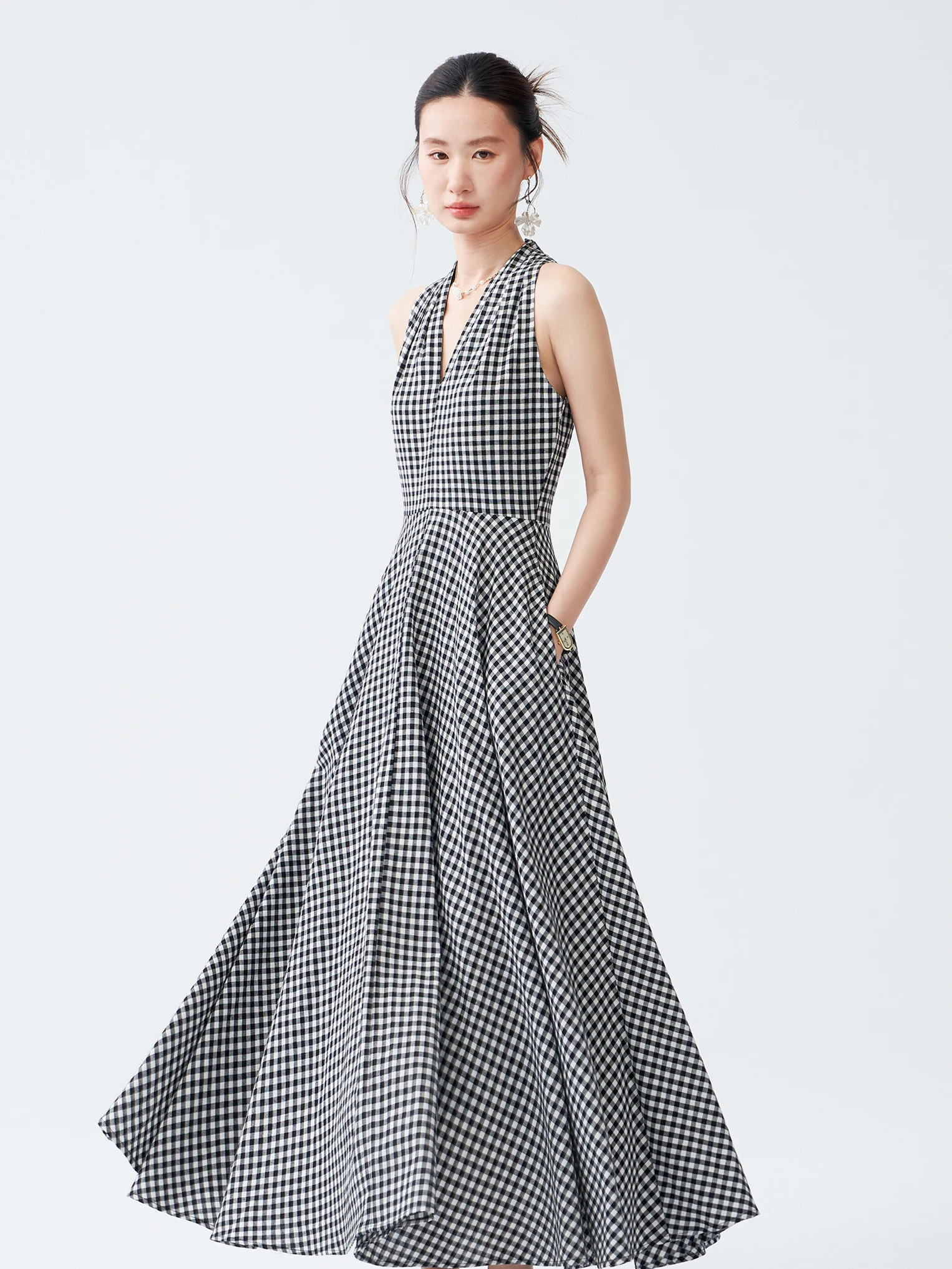 Retro Plaid V-neck Hanging Neck Dress Women's Summer Waist-cinching Slimming Holiday Style Full Skirt Sleeveless Long Dress
