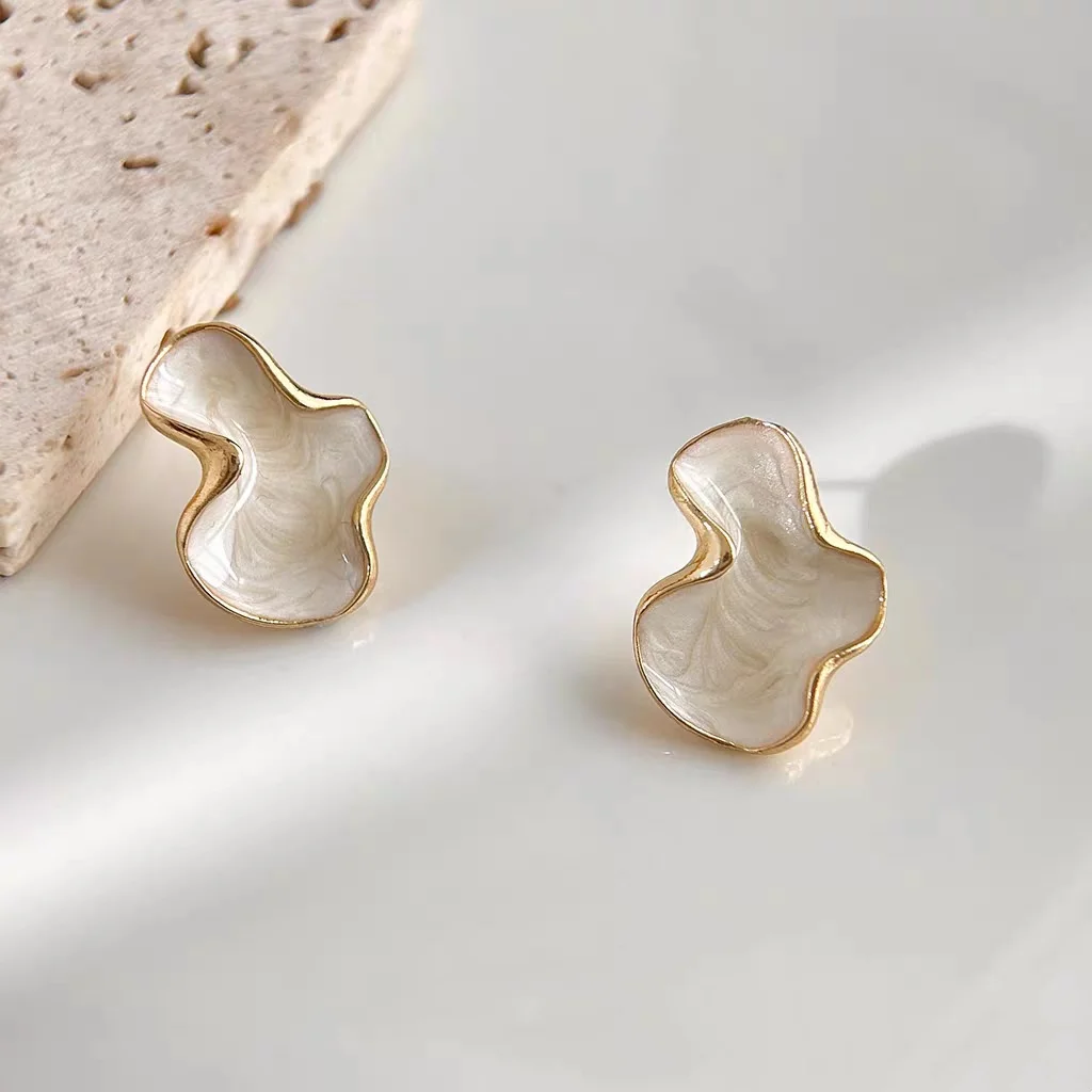 Abstract Alien White Color Cloud Irregular Stud Earring for Women Temperament Ear Jewelry Simple Christmas Valentine\'s Day Gift