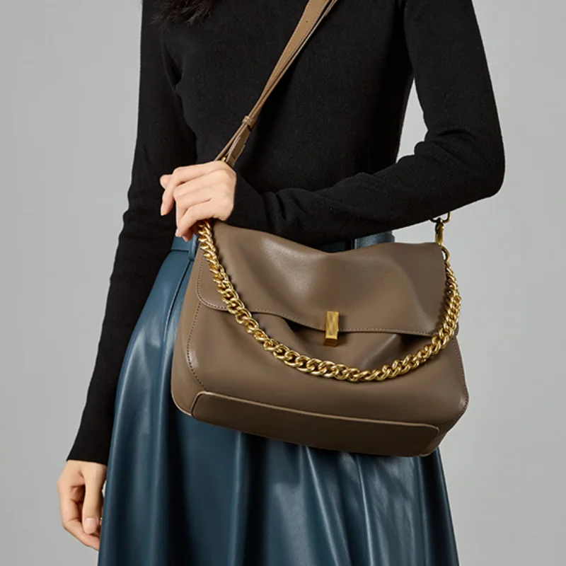 

Korean style girls' fashionable leather shoulder bag large capacity girls' bags luxurious designer style soft flip shoulder bag