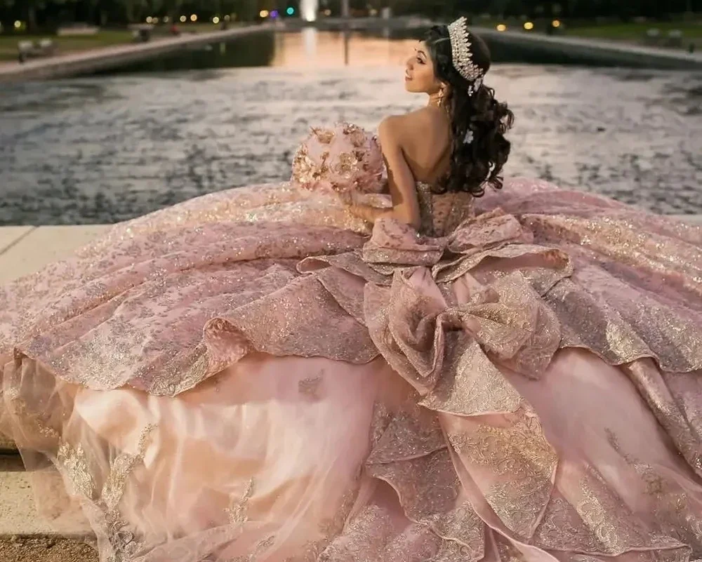 Vestidos de quinceañera Charro de oro rosa, vestido de baile con escote en forma de corazón, lazo con cuentas brillantes, vestidos mexicanos dulces 16, 15 años