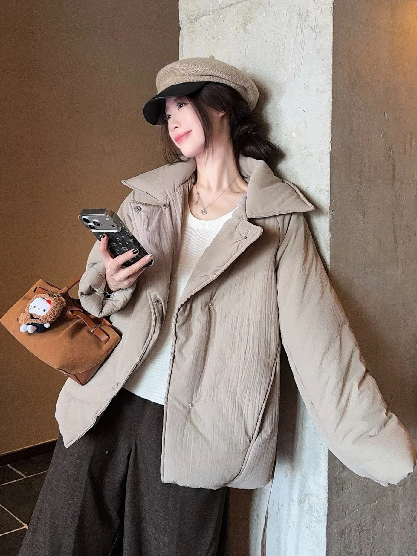 

Теплая женская куртка-пальто 2025 года, новая зимняя коллекция, с оригинальным дизайном, с поясом, пушистая, уютная, стройнящая, утепленная хлопковая куртка