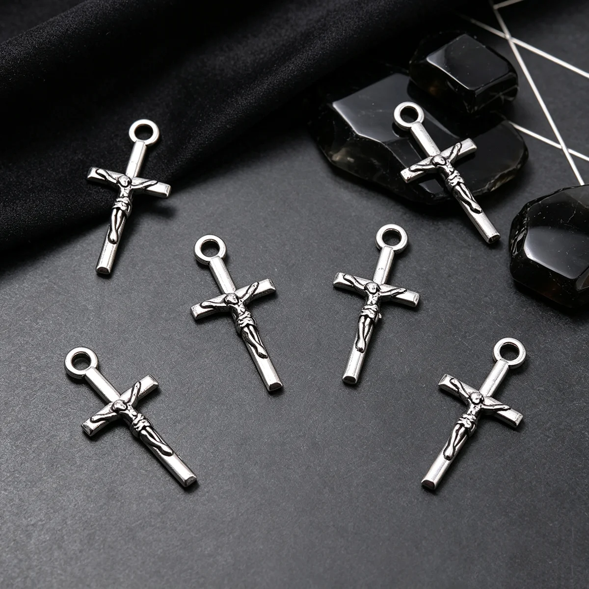 40-teiliges Set Jesus-Kreuz-Anhänger zum Selbermachen, mit Porträt-Relief-Kreuz-Design, geeignet für DIY-Armbänder, Halsketten, Ohrringe und hängende Ornamente, handgefertigte Perlen-Dekorationszubehörteile – Detail 5
