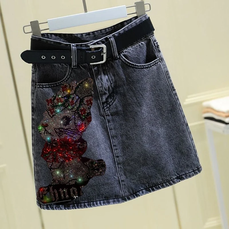 

Модная джинсовая юбка с кроликом и стразами для женщин, новинка лета 2023 г., свободная и утягивающая универсальная юбка трапециевидной формы с высокой талией, женская