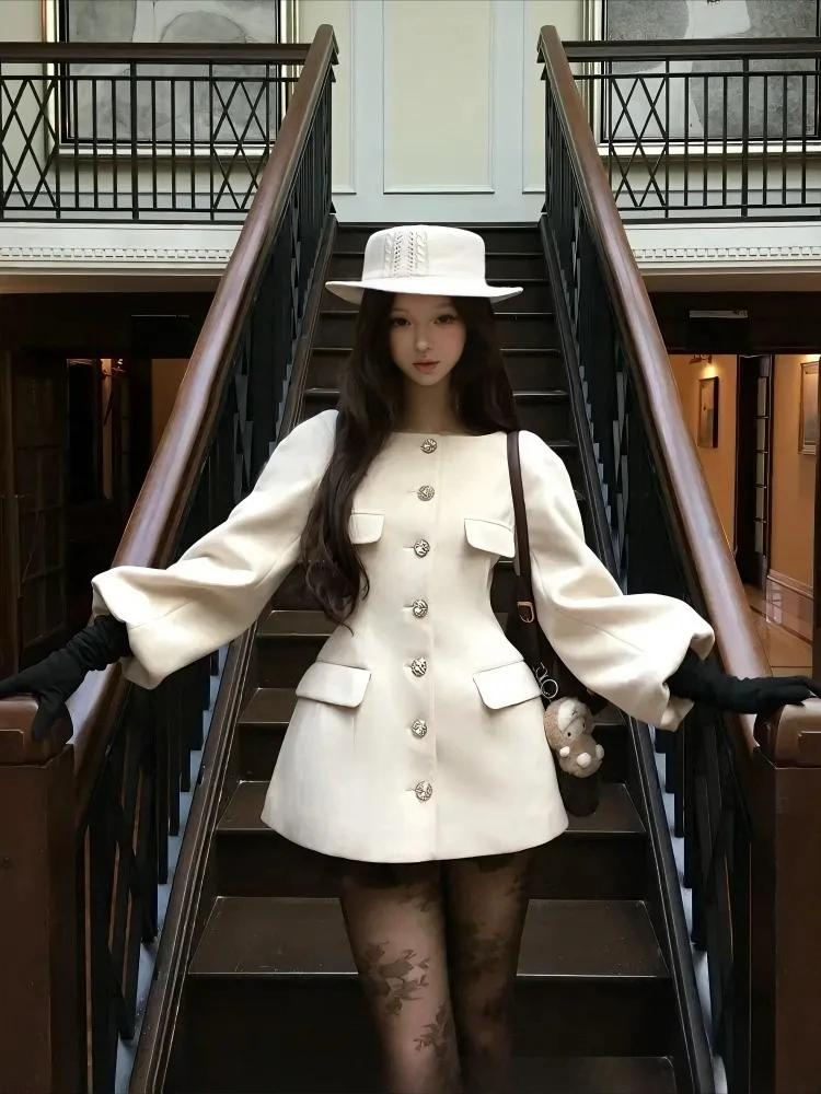 

Зимнее французское элегантное винтажное белое женское пальто, корейское модное шикарное утягивающее теплое милое платье-тренч, дизайнерская женская одежда