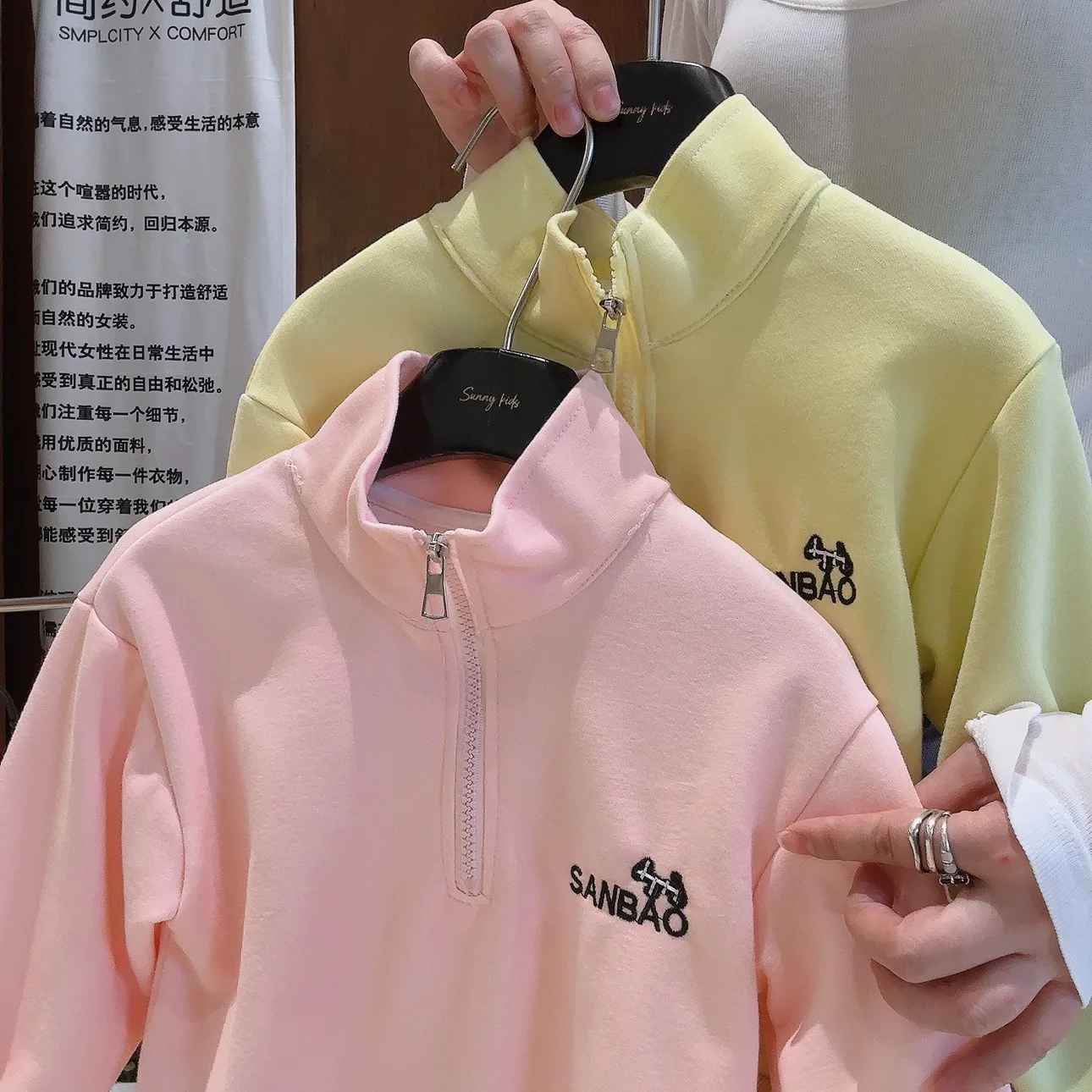2026 Neue Herbst-Trainingsanzüge für Teenager-Mädchen, 2-teiliges Freizeit-Outfit mit halbem Reißverschluss-Sweatshirt mit Buchstaben und karierten Rüschenhosen – Detail 6