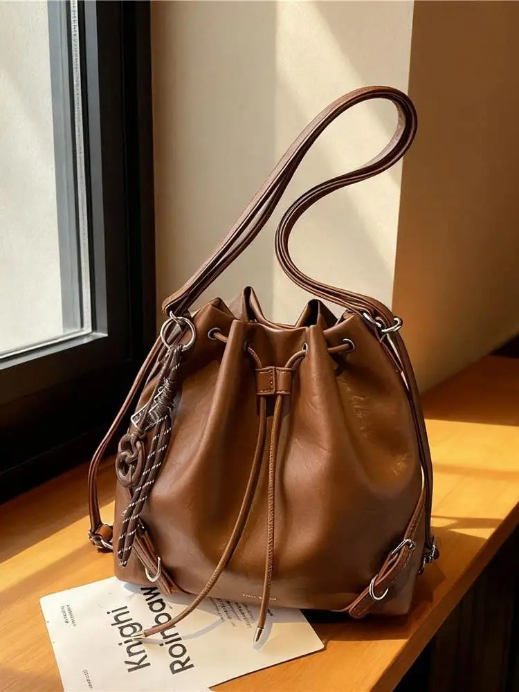 

Сумка-ведро в стиле ретро, женская большая сумка Capaci, уличная модная сумка через плечо, нейлоновая сумка на молнии в американском стиле ретро, Clo...