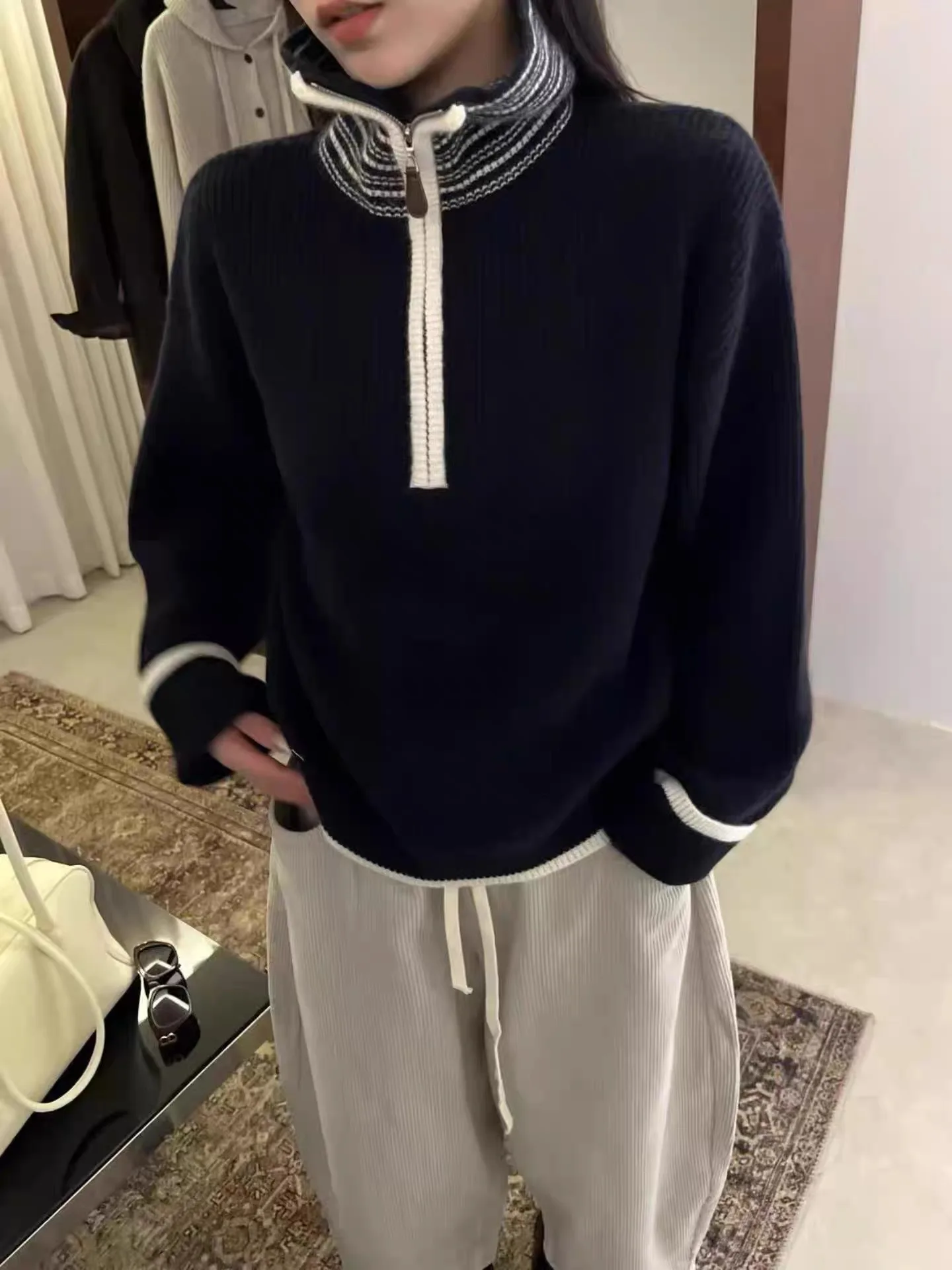 100 % hochwertige Wolle, europäischer Herbst und Winter, neues modisches Strickpullover-Oberteil mit halbem Reißverschluss und Revers für Damen