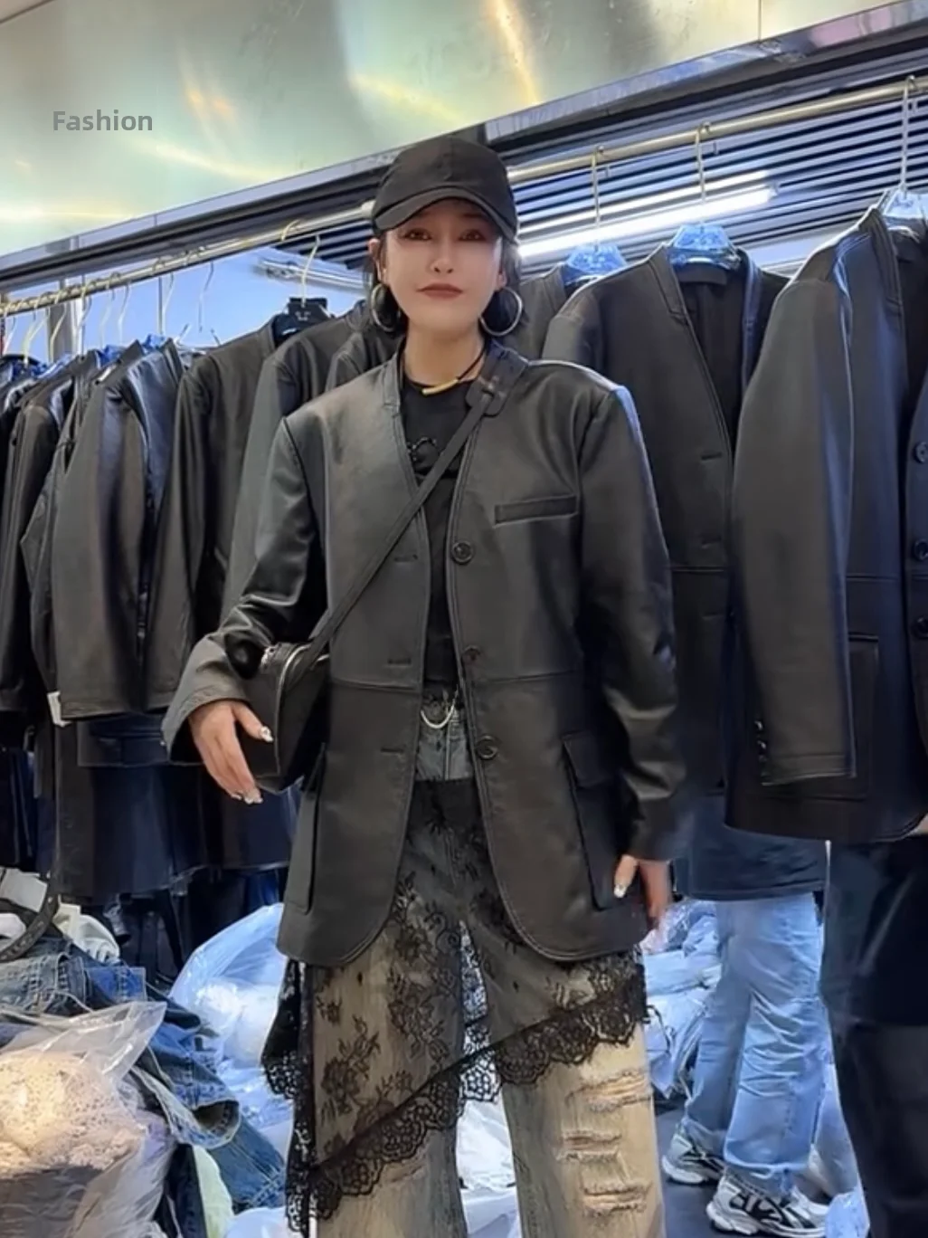 

Женская куртка из натуральной кожи, весна 2025, на одной пуговице, средней длины, с длинными рукавами, однотонная, из овчины, в повседневном стиле