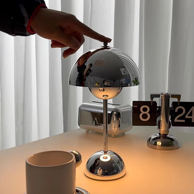 2025 New Danish Bud Retro Table Lamp American Charging Table Lamp Touch Nordic Decorative Table Lamp