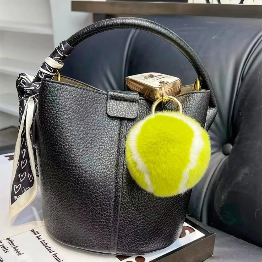 Lindo llavero de tenis de piel de conejo artificial colgante bola de felpa adornos colgantes suaves y esponjosos regalo para niñas bolso Ins dijes bolso escolar