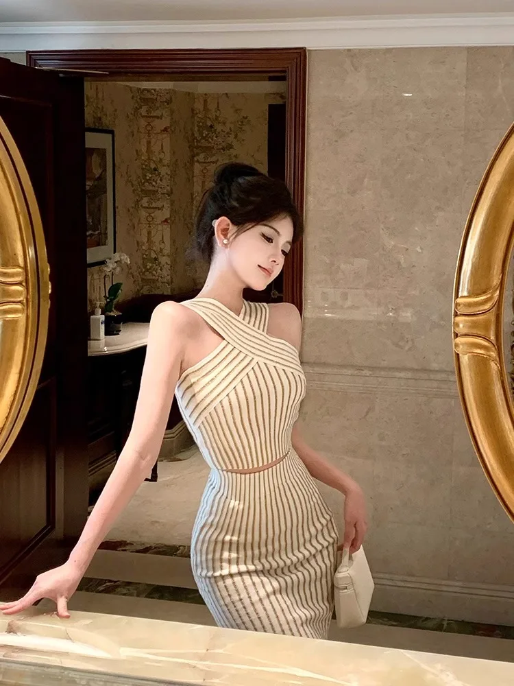 ele-stripe-bright-tead-set-femme-cross-ne-top-taille-haute-jupe-eponge-ensemble-deux-pieces-faionable-trendy-spring-colle