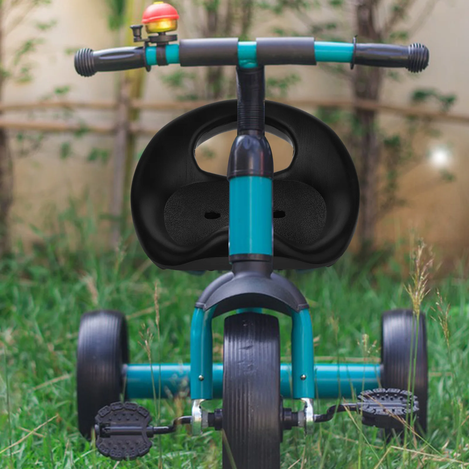 耐久性のある子供用三輪車サドル厚く快適なシート黒色スタイリッシュな簡単なインストールユニバーサルフィット幼児用三輪車