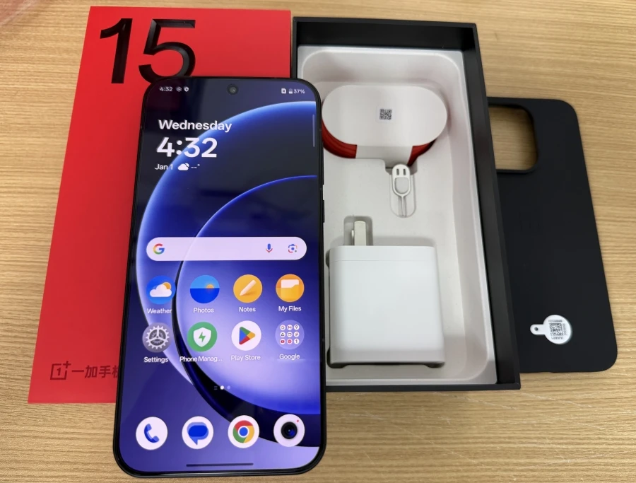 Unlocked OnePlus 15 Snapdragon 8 Elite Gen 5 6.78inch AMOLED 120Hz 50MP 7300Mah 120W Super Charger NFC OTA