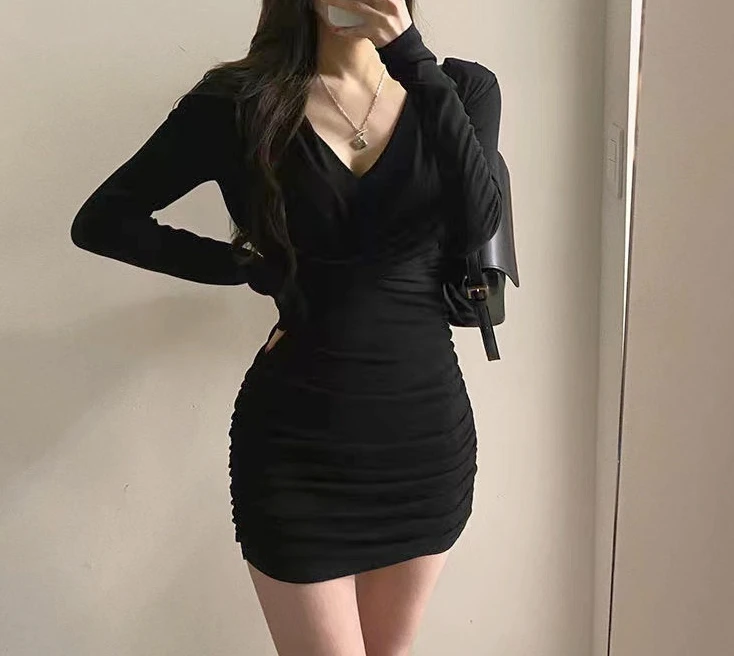 Autumn and winter German velvet sexy slim fit long sleeved niche design V-neck dress for women dresses woman summer 2025 trend