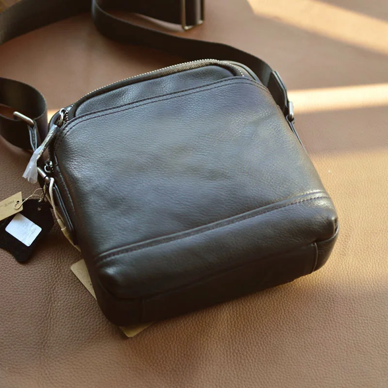 

AETOO Male leather casual vertical crossbody bag head layer cowhide business men's small backpack oblique shoulder bag