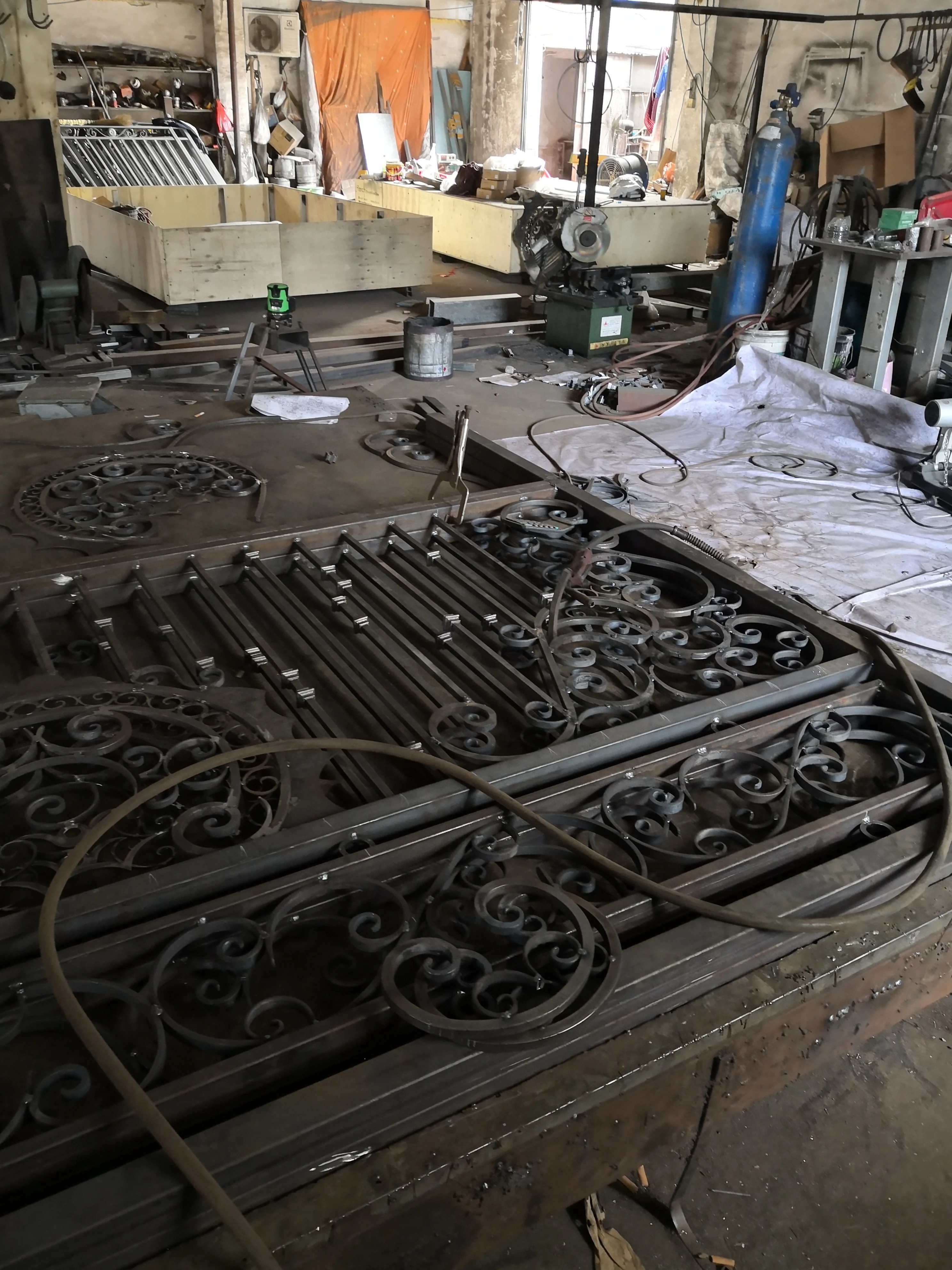 

Wrought Iron Gates Manufacturers China Sliding Swing Metal Garden Fence Hc-g9