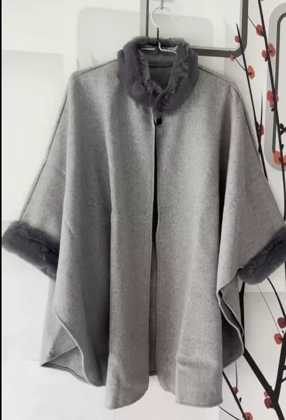 S-5XL Winter Warm Fashion Cloak Horn Buckle Woolen Poncho Capes Women Faux Rabbit Fur Dolman Sleeves Loose Long Cappa Coat