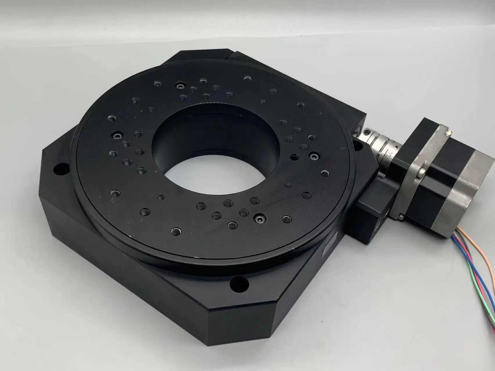 

Y200RA200 прецизионный электрический поворотный стол полый электрический стол управления шаговый R ось 360° ° стол поворотного стола без двигателя 90% новый