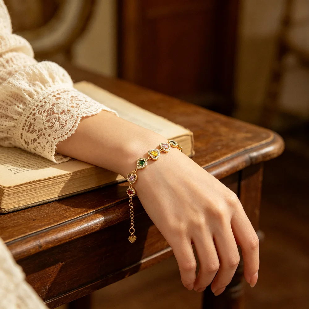 Greatera Damenarmband aus Kupfer mit Herzanhänger, zierliche, farbenfrohe Zirkon-Handkette, Party, klassisch, romantisch, wasserdichter Schmuck – Detail 5