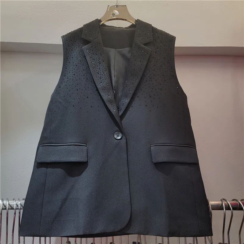 

Euro Chic 2025: Rhinestone Blazer Vest. Midi length & sharp collar for a stylish layered look.