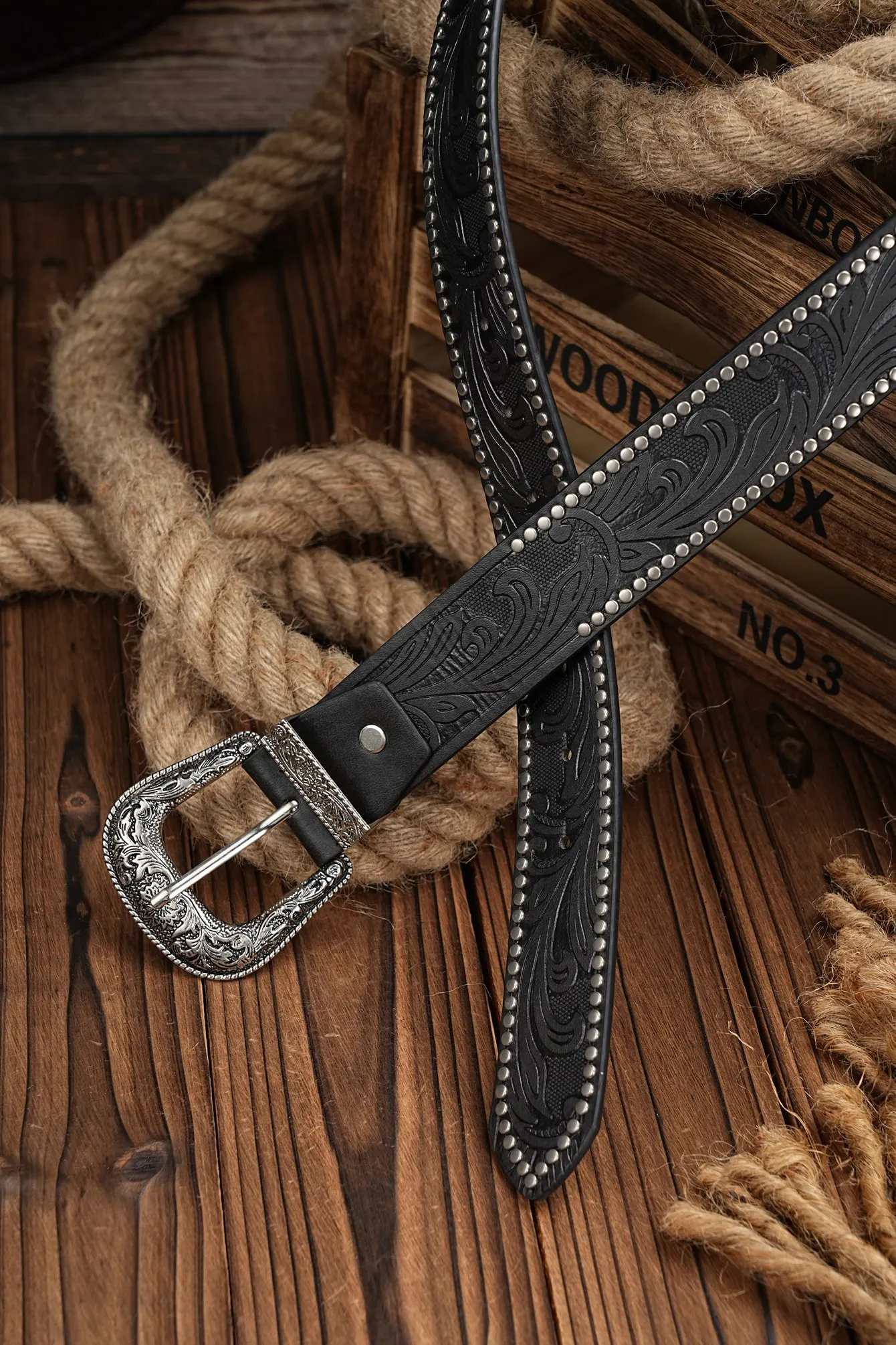 Western Cowboy PU-Ledergürtel – Herren-Hüftgurt, Stier-Dekoration, Blumenmuster, graviert für Jeans – Detail 2