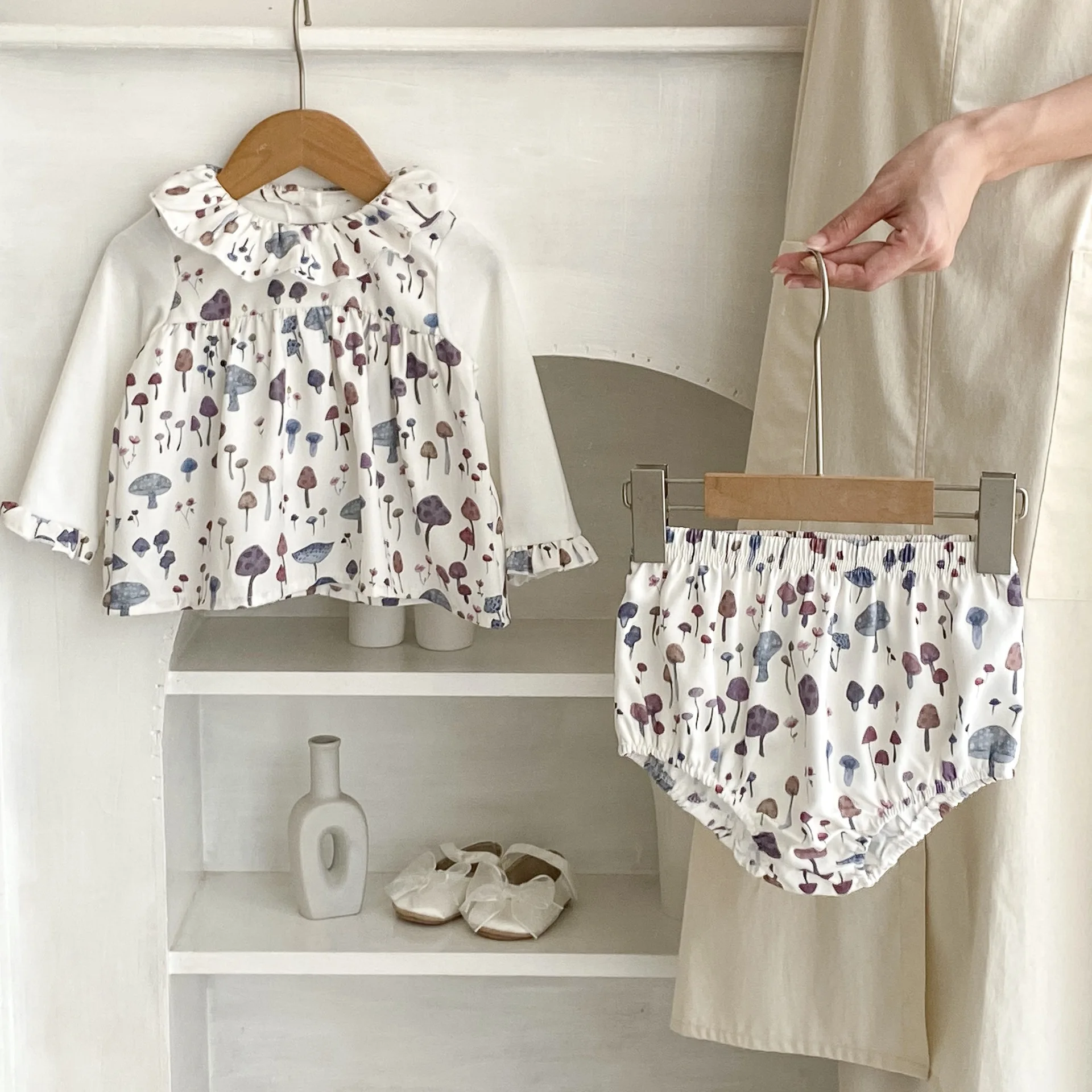 

2025 Autumn Girls' Fashion Versatile Set Children's Set Mushroom Printed Lotus Leaf Collar Long Sleeve Top+Bread Pants 2-piece